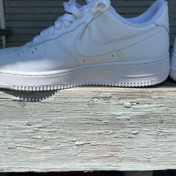 Nike Air Force 1s ‘07 Triple White Mens Size 9 - Picture 7 of 8